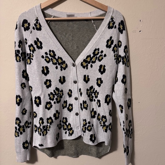 Cabi Mod style floral print cardigan Size Small - Picture 2 of 9